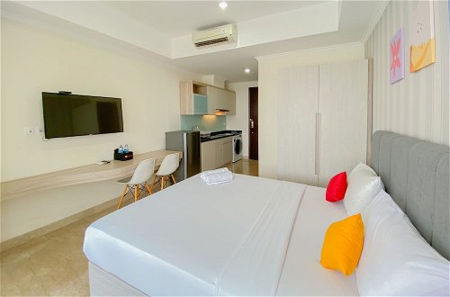 Photo 8 - Good Choice And Elegant Studio Menteng Park Apartment