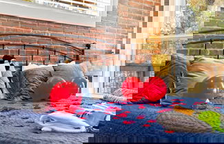 Foto 2 - Romantic Cabin Retreat By Ghosal Luxury Lodging