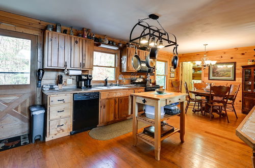 Foto 30 - Rustic Fancy Gap Cabin w/ Blue Ridge Parkway Views