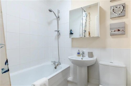 Photo 14 - Charming 1BD Retreat With Garden Area, Greenwich