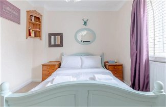 Photo 2 - Charming 1BD Retreat With Garden Area, Greenwich