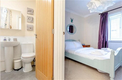 Photo 5 - Charming 1BD Retreat With Garden Area, Greenwich