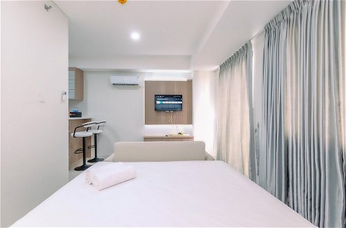 Photo 3 - Relaxing Studio At Daan Mogot City Apartment