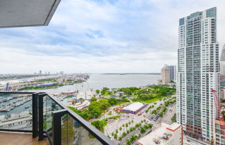 Photo 1 - Studio with a City View Near Bayside