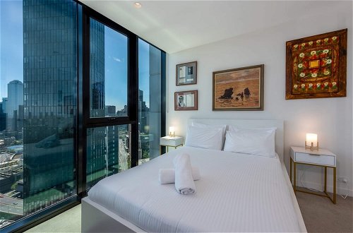 Photo 2 - Beautiful View 2B Unit in the Heart of Southbank