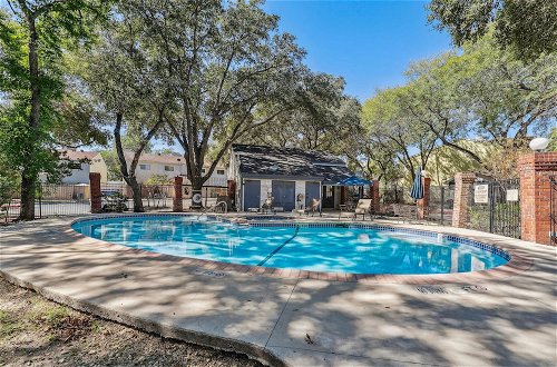 Photo 13 - San Antonio Townhome: Community Pool & Hot Tub