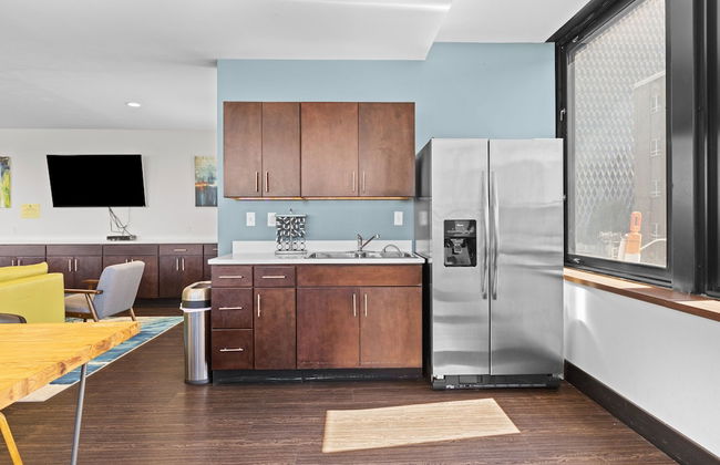 Sleek 2BR Downtown Retreat with Gym - Foto 37