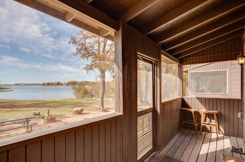 Photo 4 - Cozy Studio Cabin in Kerens w/ Community Pier