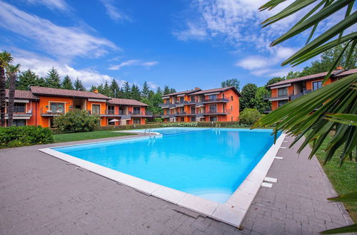 Photo 12 - Lenni Apart. Swimming Pool and Lake