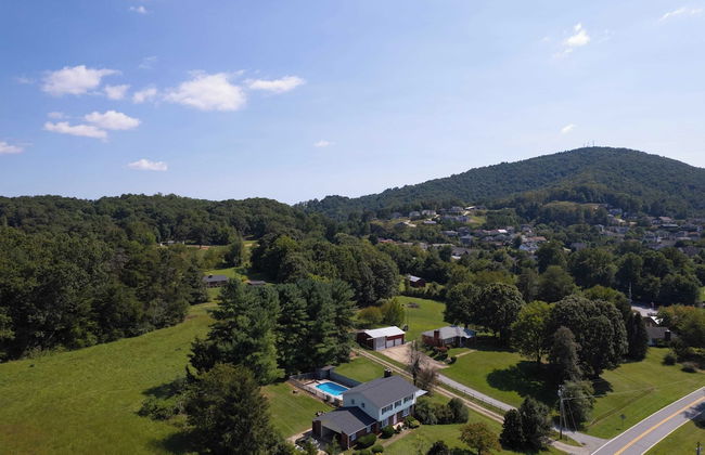 Ridge Valley by Avantstay Upscale Asheville Escape w/ Pool - Foto 16