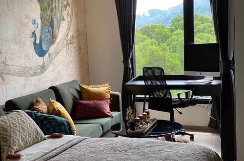 Photo 7 - Romantic Bedroom With Mountain View Near Central