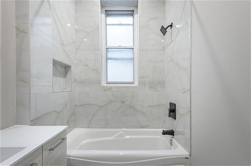Foto 44 - Beautiful 5BR in the HEART of Mile-End
