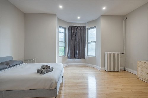 Foto 3 - Beautiful 5BR in the HEART of Mile-End
