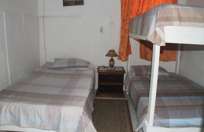 Room in Guest Room - Green Sea Villa Helen Inn - Kilometer 4 Circunvalar - Foto 3