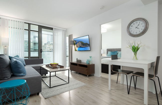 Modern Condo in Financial District - Photo 17
