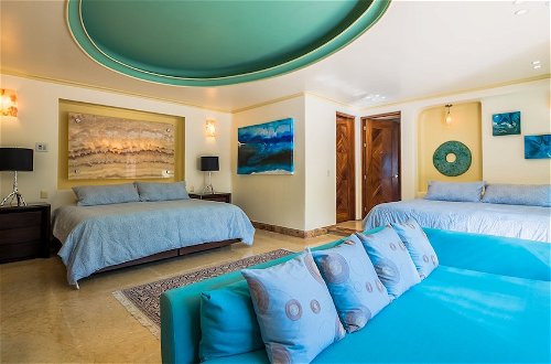 Foto 25 - Luxury Beach Frontage Villa For Rent