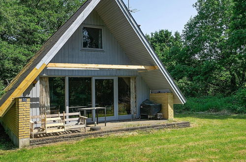 Photo 14 - Spacious Holiday Home in Aakirkeby near Sea