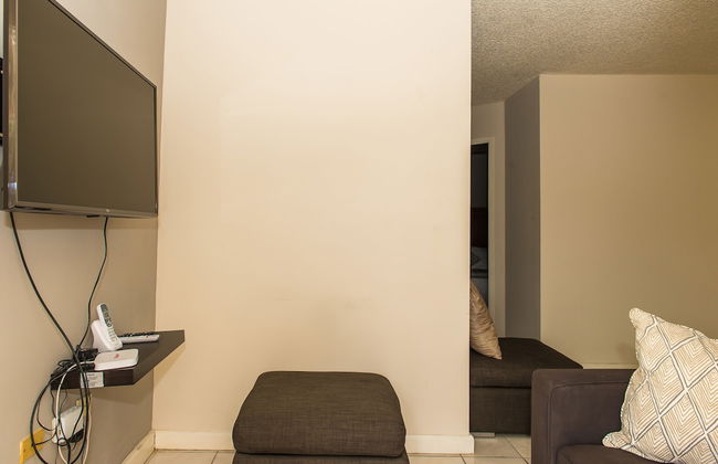 Kingston Most Centrally Located Two Bdrm - Photo 12