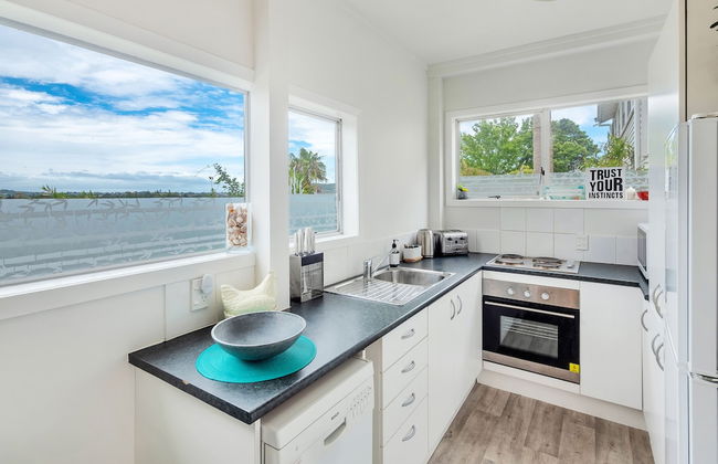 Kingsland Contemporary 2BR with Carpark - Photo 11