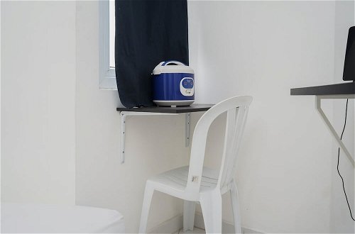 Foto 3 - Comfort Studio No Kitchen Apartment At Aeropolis Residence