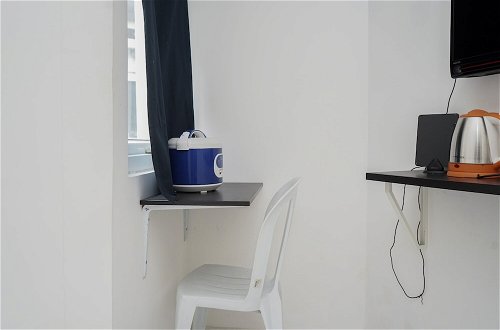 Foto 4 - Comfort Studio No Kitchen Apartment At Aeropolis Residence