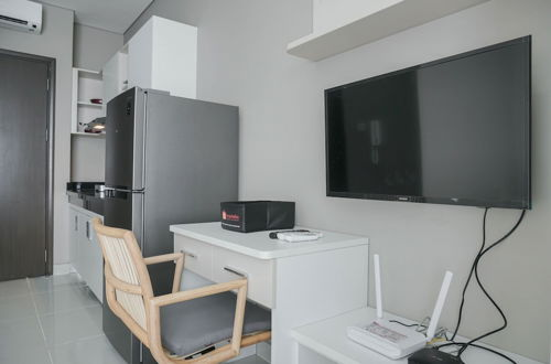 Photo 4 - Modern And Comfort Studio At Ciputra International Apartment