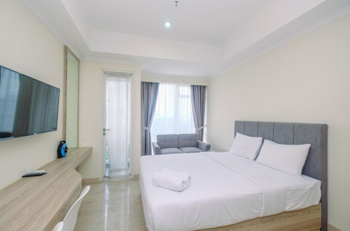 Photo 2 - Warm and Cozy Studio Room at Menteng Park Apartment