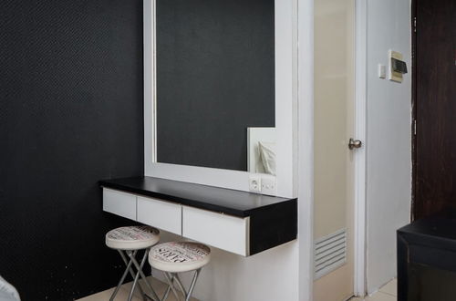 Photo 12 - Simply Monochrome And Minimalist Studio At Serpong Greenview Apartment