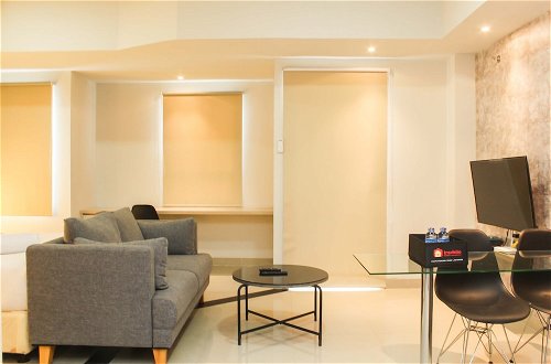Photo 7 - Modern And Spacious Studio Apartment At Mustika Golf Residence