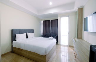 Photo 2 - Cozy Studio Menteng Park Apartment