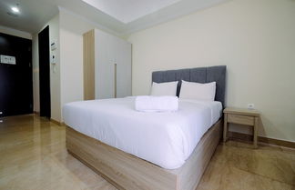 Photo 3 - Cozy Studio Menteng Park Apartment