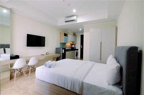 Photo 5 - Cozy Studio Menteng Park Apartment