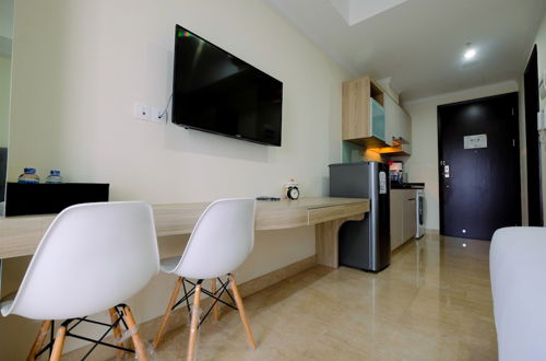 Photo 4 - Cozy Studio Menteng Park Apartment