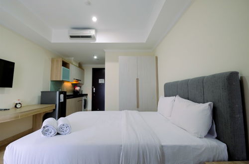 Photo 23 - Cozy Studio Menteng Park Apartment