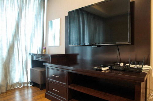 Foto 7 - Elegant Studio Kemang Village Apartment