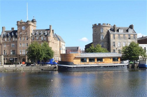 Foto 16 - Gorgeous 2 Bedroom Apartment in Vibrant Leith With Amazing Views