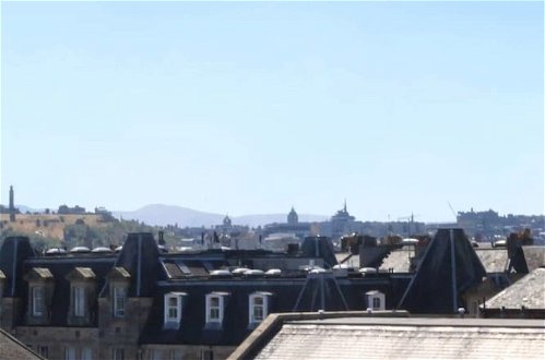 Photo 15 - Gorgeous 2 Bedroom Apartment in Vibrant Leith With Amazing Views