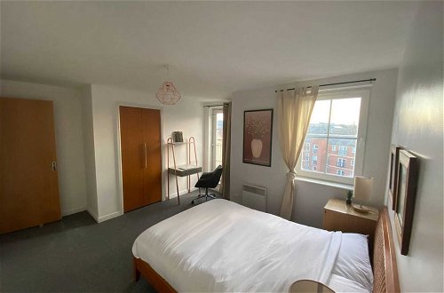 Foto 6 - Gorgeous 2 Bedroom Apartment in Vibrant Leith With Amazing Views