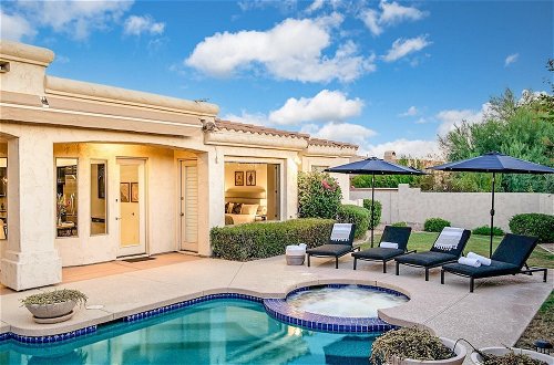 Photo 13 - Solstice by Avantstay Contemporary Oasis w/ Pool, Spa & Bar in Gated Community