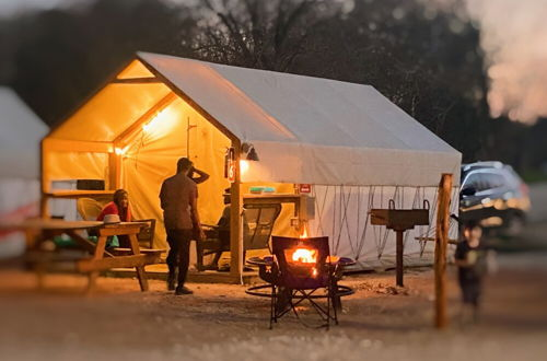 Foto 47 - Son's Blue River Camp Glamping Cabin L