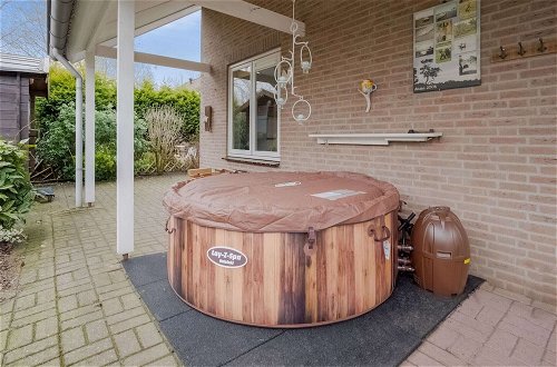Foto 46 - Lush Bungalow in Beek Gem Montferl& with Hot Tub