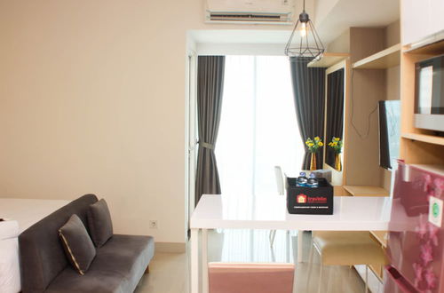 Photo 4 - Cozy And Warm Studio At Grand Kamala Lagoon Apartment