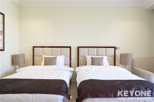 Photo 15 - KOHH – 2BR + Maids Room in Grandeur Residences