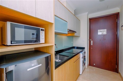 Photo 6 - Best Deal And Comfy Studio At Menteng Park Apartment