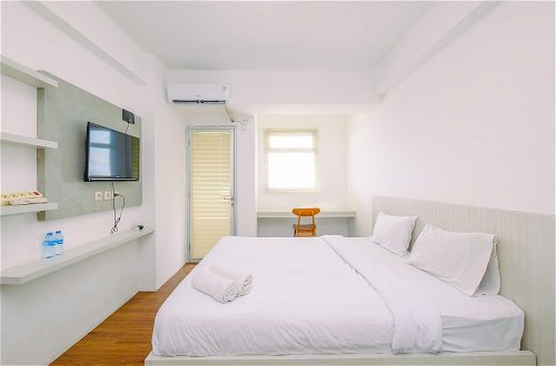 Photo 5 - Homey And Cozy Studio Room At Gunung Putri Square Apartment