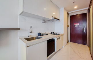 Photo 3 - Stunning And Nice Studio At Sky House Bsd Apartment