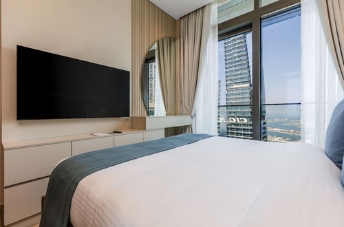 Photo 16 - Maison Privee - Exclusive Apt w/ Striking Sea & Dubai Marina Vws