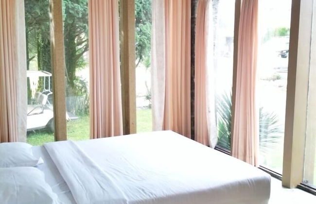 De Villa Istana Bunga by HouseinBandung - Foto 3