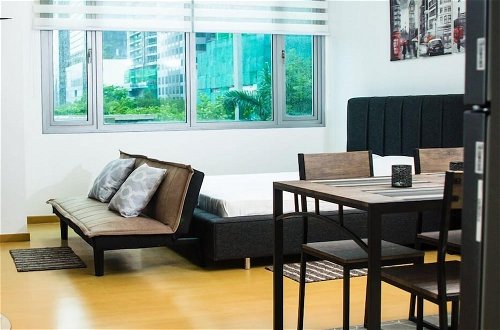 Foto 11 - Prime BGC Location Apartments by PH Staycation