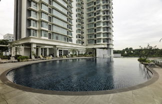 Photo 1 - OYO Home 527 Lavish 2BR Dua Sentral